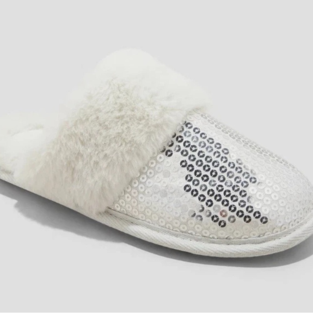 Cozy White Sequin Women's Slippers (TARGET NWT SIZE 7/8